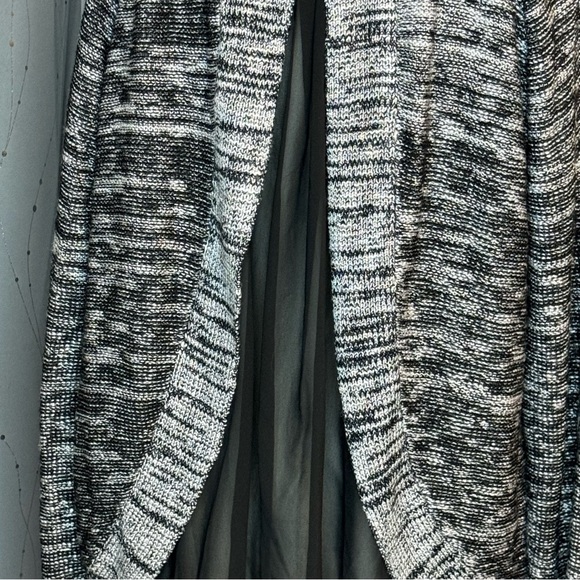 Tinley Sweater Size Small - Picture 7 of 12